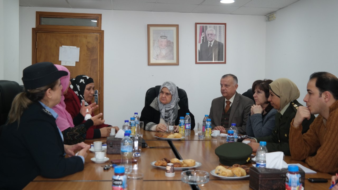 الأغا تلتقي اللجنة الاستشارية لوحدات النوع الإجتماعي في القطاع الأمني
